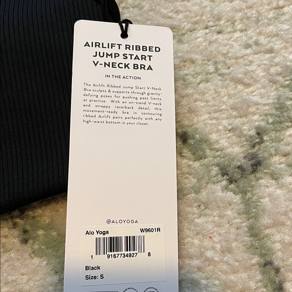 NWT - Alo Yoga Airlift Ribbed Jump Start V-Neck Bra Black Size Small - Picture 4 of 5